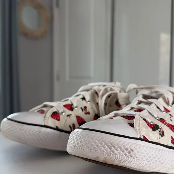 Converse All Star Strawberry Cherry Print Low Top Sneakers Women’s 8.5 - Picture 7 of 10